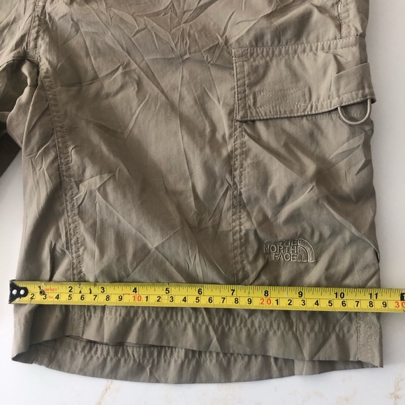 The North Face outdoorsy shorts - Picture 3 of 10